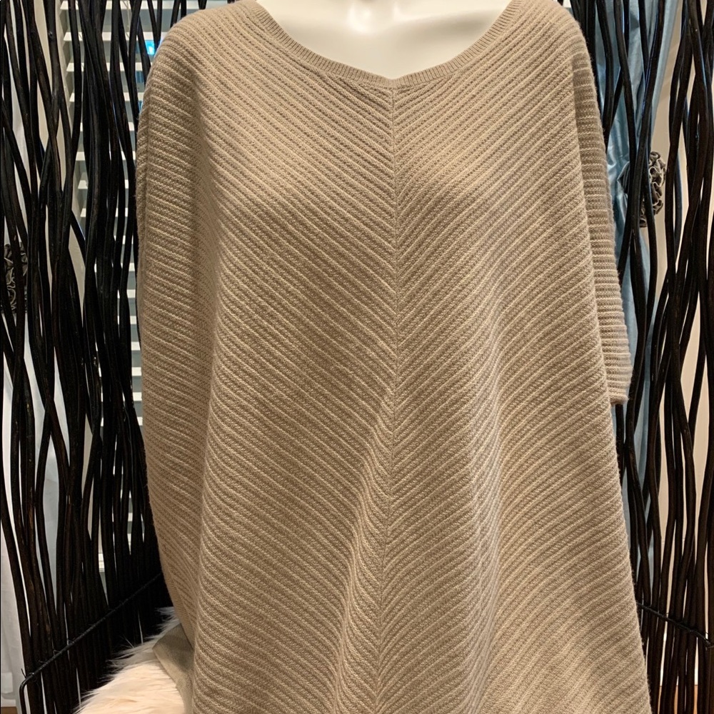 (PRE-LOVED) BOUTIQUE PLUS 3/4 SLEEVE TOP💖